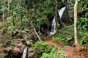 Karadikallu Homestay With Private Waterfalls